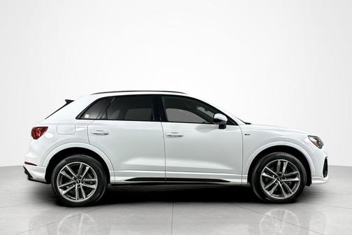 2022 Audi Q3 45 S line Premium