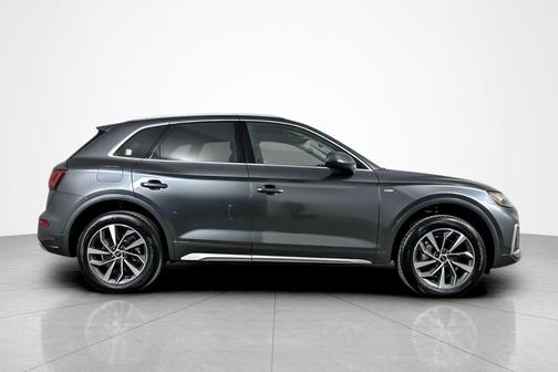 Daytona Gray Pearl Effect 2023 Audi Q5 45 S line Premium Plus