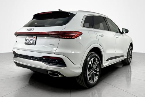 2025 Audi Q5 Premium TFSI quattro S tronic