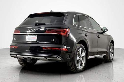 2023 Audi Q5 40 Premium Plus