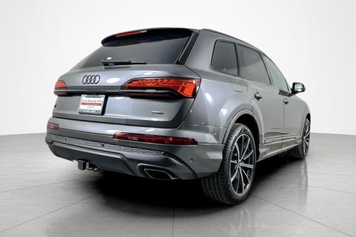 2025 Audi Q7 45 Premium Plus