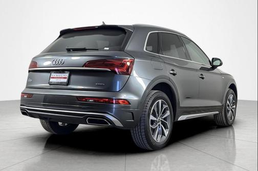 Daytona Gray Pearl Effect 2023 Audi Q5 45 S line Premium Plus