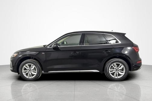 Mythos Black Metallic 2023 Audi Q5 45 S line Premium