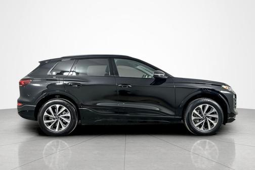 2025 Audi Q6 e-tron Premium quattro