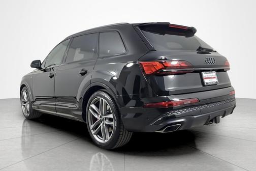 Mythos Black Metallic 2026 Audi Q7 55 Prestige