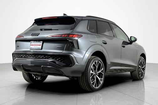 Daytona Gray Pearl Effect 2026 Audi Q3 TFSI quattro S tronic