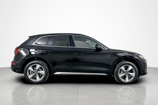 2023 Audi Q5 40 Premium Plus