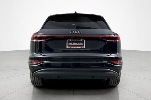 2025 Audi Q6 e-tron Premium quattro