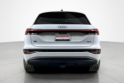2025 Audi Q6 e-tron Premium quattro