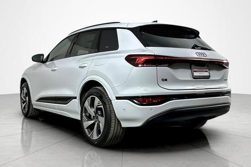 2025 Audi Q6 e-tron Premium quattro
