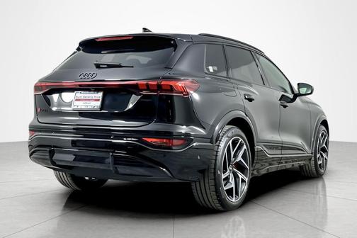 2025 Audi SQ6 e-tron Prestige quattro