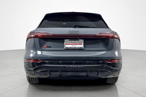 2024 Audi Q8 e-tron Prestige