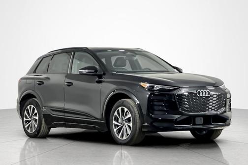 Mythos Black Metallic 2027 Audi Q6 e-tron Premium
