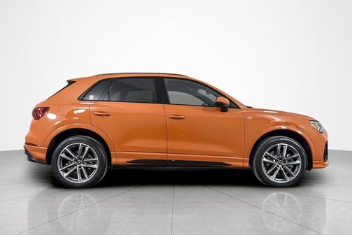 Pulse Orange 2025 Audi Q3 Premium 45 TFSI S line quattro Tiptronic
