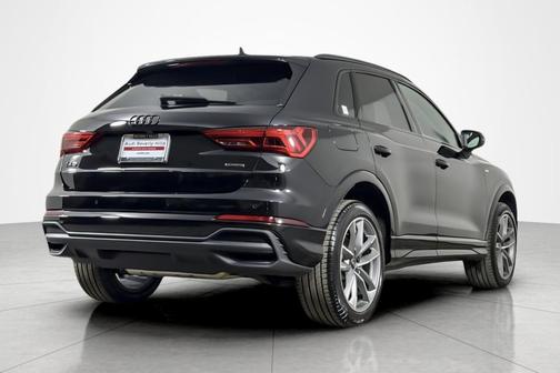 Mythos Black Metallic 2025 Audi Q3 Premium 45 TFSI S line quattro Tiptronic