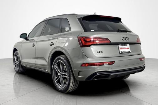Chronos Gray Metallic 2023 Audi Q5 55 S line Premium Plus