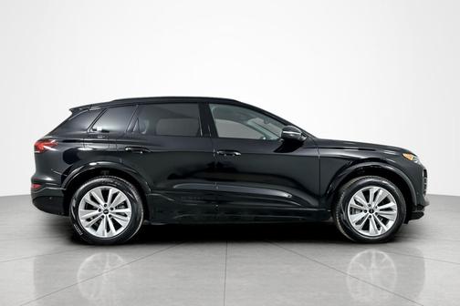 2025 Audi Q6 e-tron Premium