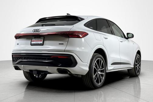Arkona White 2026 Audi Q5 Sportback Premium Plus TFSI quattro S tronic