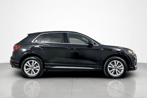 2022 Audi Q3 45 S line Premium