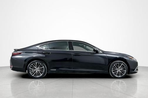2022 Lexus ES 300h Base