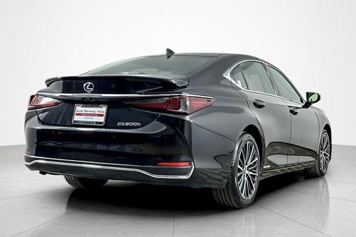 2022 Lexus ES 300h Base
