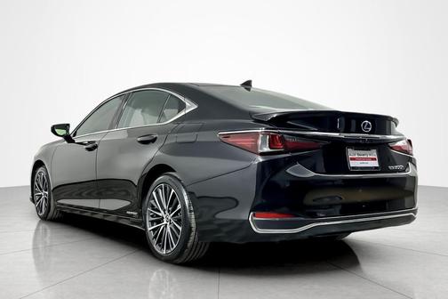 2022 Lexus ES 300h Base