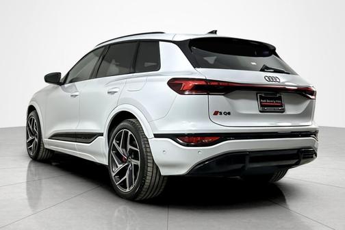 Glacier White Metallic 2025 Audi SQ6 e-tron Premium Plus quattro