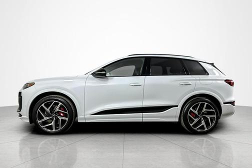 Glacier White Metallic 2025 Audi SQ6 e-tron Premium Plus quattro