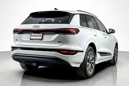 2025 Audi Q6 e-tron Premium quattro