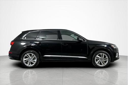 2022 Audi Q7 45 Premium Plus