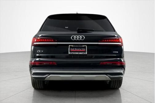 2022 Audi Q7 45 Premium Plus