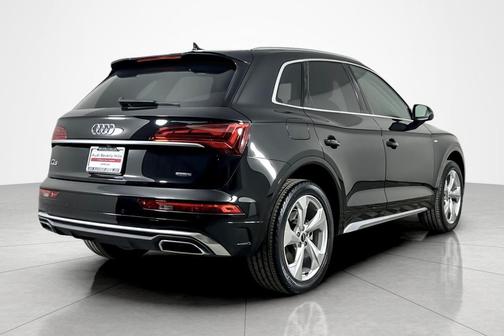 Mythos Black Metallic 2023 Audi Q5 45 S line Premium Plus