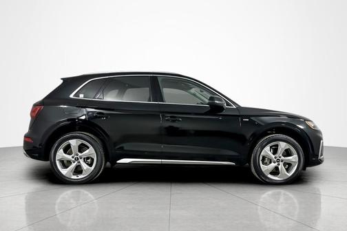 Mythos Black Metallic 2023 Audi Q5 45 S line Premium Plus