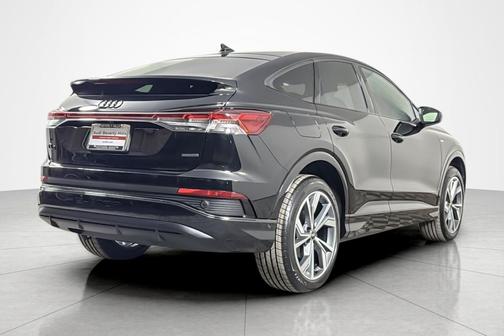 Mythos Black Metallic 2023 Audi e-tron Sportback Premium Plus