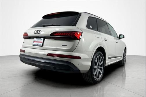 2022 Audi Q7 45 Premium Plus