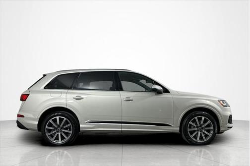 2022 Audi Q7 45 Premium Plus