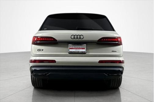2022 Audi Q7 45 Premium Plus