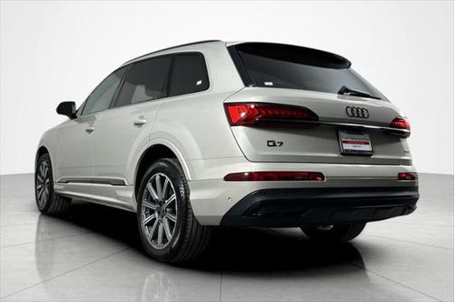 2022 Audi Q7 45 Premium Plus