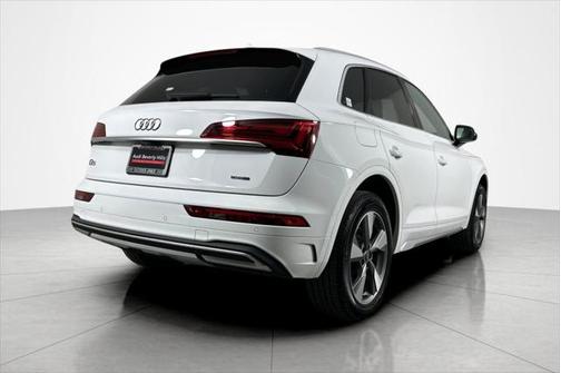 2022 Audi Q5 40 Premium Plus