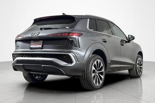 Daytona Gray Pearl Effect 2026 Audi Q3 TFSI quattro S tronic