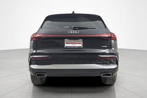 Mythos Black Metallic 2025 Audi Q5 Premium TFSI quattro S tronic