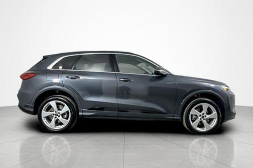 Tambora Gray Metallic 2025 Audi Q5 Premium Plus TFSI quattro S tronic