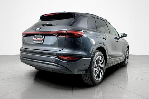 2025 Audi Q6 e-tron Premium quattro