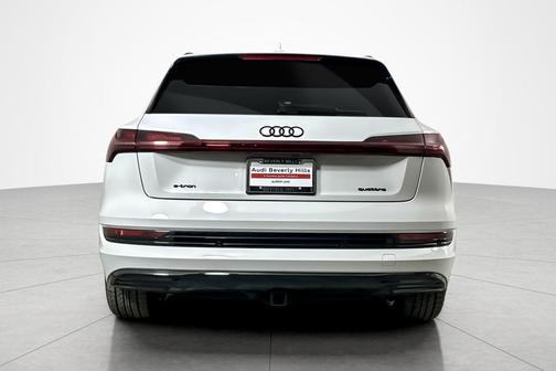 2022 Audi e-tron Premium Plus