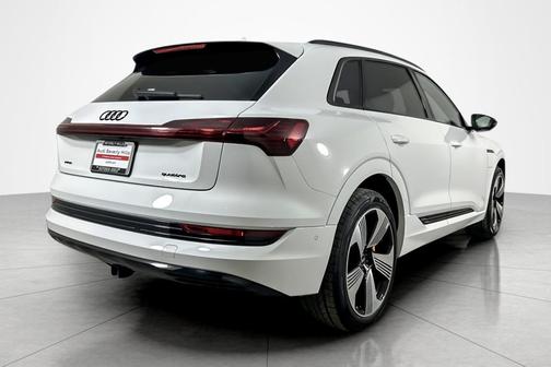 2022 Audi e-tron Premium Plus
