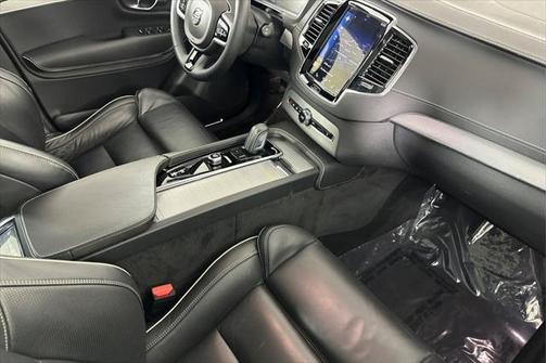 2022 Volvo XC90 Recharge Plug-In Hybrid T8 R-Design 7 Passenger