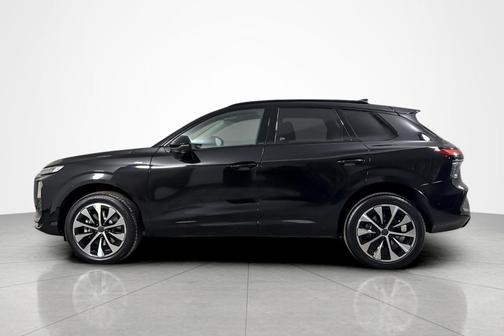 Mythos Black Metallic 2026 Audi Q3 TFSI quattro S tronic