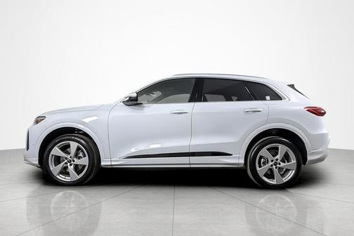 Glacier White Metallic 2025 Audi Q5 Premium Plus TFSI quattro S tronic