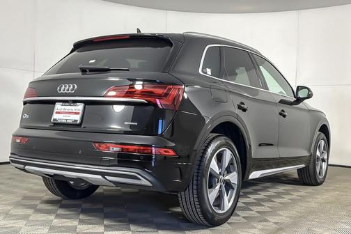 2023 Audi Q5 40 Premium Plus