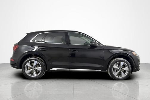 2023 Audi Q5 40 Premium Plus